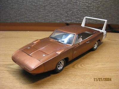 Dodge Daytona 1969 1/18, dorado, ala blanca e interior, ERTL, SIN CAJA Foto 1 de 4