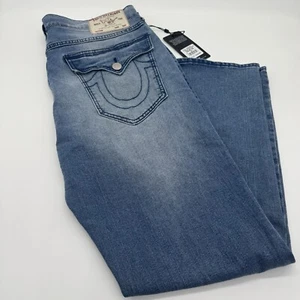 NWT True Religion Ricky SN Flap Relaxed Straight Denim Jeans Light Hazy Wash 34 - Picture 1 of 16