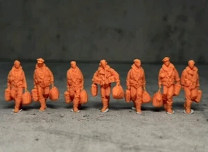 1/72 WW2 Battlefield B-17 Flying Fortress Bomber Pilots Soldier 7Pcs Miniature - Picture 1 of 2