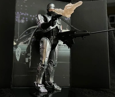 ROBOCOP • "DEAD OR ALIVE" w/BACKDROP • NECA ROBOCOP SERIES - Image 1 of 4