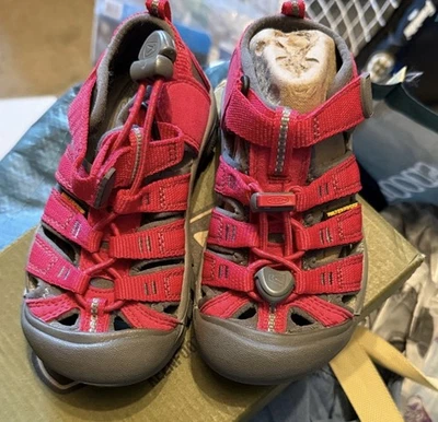 Sandalias Keen para niños pequeños Foto 1 de 4