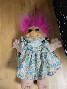 Russ Berrie Troll Plüsch Blumen Kleid rosa Haare weicher Körper 12 Zoll Vintage - Bild 1 von 7
