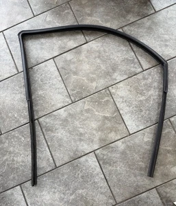 2006 Mitsubishi Outlander Driver Front Seal Weatherstripping Trim Inner Door - Picture 1 of 3