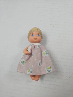 Muñeca de colección 1976 Mattel niño bebé género neutro 4" con traje de rugrats Foto 1 de 4