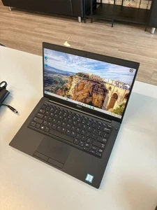 Dell Latitude 7390: Bildschirm 13,3" / i5-8350U / RAM 16Gb / SSD 256Gb / Win 11 Pro - Bild 1 von 10