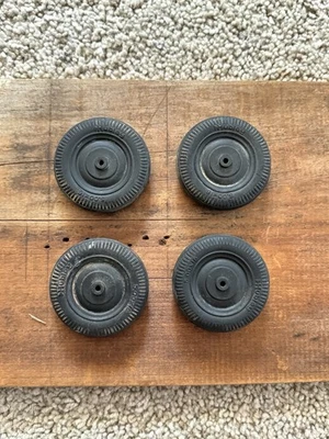 Lote De Colección De 4 Neumáticos Hubley De Goma Dura Coche o Camión Ruedas Foto 1 de 4