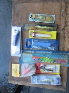 9 OLD FRESH AND SALTWATER FISHING LURES ALL NEW,SEALED,UNOPENED - Picture 1 of 7