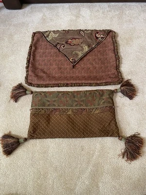 Par de fundas de almohada Eastern Accents funda falsa marrón borgoña estándar cachemira rosa Foto 1 de 4