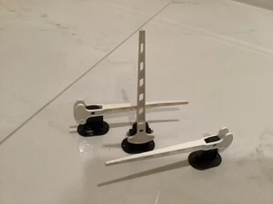 LIONEL VINTAGE PLASTIC MANUAL CROSSING WHITE GATES LOT OF 3 O GAUGE 1950’S - Picture 1 of 2