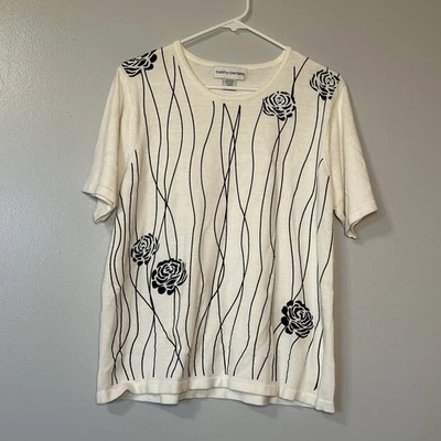 Декоративный мягкий легкий свитер с цветочным рисунком Cathy Daniels с большими розами цвет коттеджкор - Изображение 1 из 4