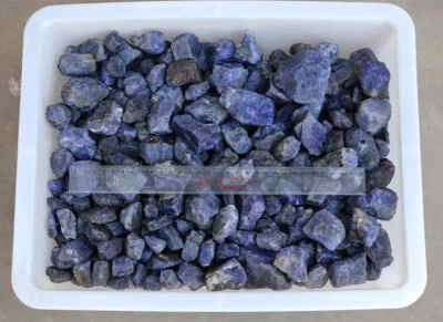 Gema de tanzanita azul natural sin calentar cristal espécimen mineral áspero al por mayor Foto 1 de 4