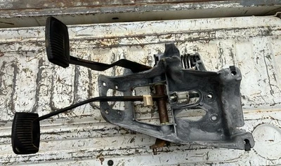 Conjunto de embrague de pedal de freno manual Ford Truck Bronco F150 87-91 5 velocidades usado Foto 1 de 4