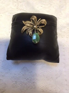 Vintage Sterling Bow filigree Brooch Pin Flower and Green Stone Art Deco - Picture 1 of 5