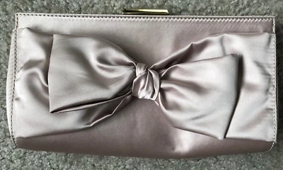 BROOKS BROTHERS MUJER SATINADO LAZO CLUTCH NUEVO SIN ETIQUETAS Foto 1 de 4