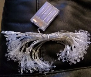 40 SNOWFLAKE LED STRING LIGHTS battery operated white steady/flash sweet see pic - Picture 1 of 6