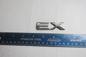 Factory 2011-2013 Kia Sorento EX emblem - Picture 1 of 4