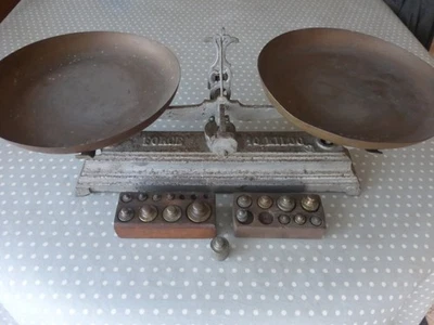 Ancienne Balance Roberval Force 10KG + 2 boites de poids en laiton  - Photo 1/4