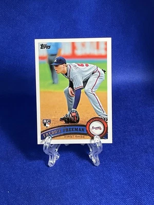 Tarjeta de novato Topps 2011 Freddie Freeman RC 145 Foto 1 de 3