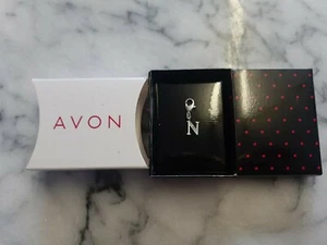 Avon Initialen Charm N Geschenk - Originalverpackt - Bild 1 von 1