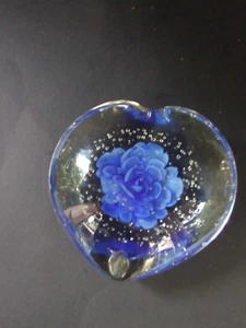 Heart Shaped  Blue  Floral Art Glass Paperweight Collectables GIFT - Picture 1 of 9