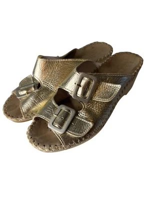 Sandalia deslizable con hebilla metálica La Plume Jen dorada 35 punta abierta tacones de cuña brillantes Foto 1 de 4