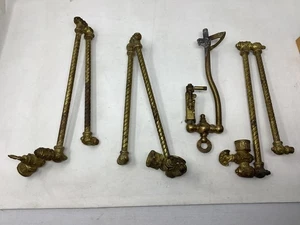 LOTE ANTIGUO LATÓN VICTORIANO GAS LUZ DOBLE BRAZO GIRATORIO PARED ACCESORIOS BRAZOS DE COLECCIÓN - Imagen 1 de 6