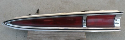 CHRYSLER IMPERIAL PARA-CHOQUE TRASEIRO ESQUERDO LUZ MARCADOR DE SETA 1966 66 FABRICANTE DE EQUIPAMENTO ORIGINAL - Imagem 1 de 4