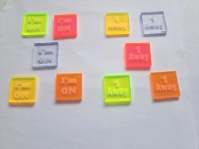 Juego de 5 camareros de bingo IM ON o 1 AWAY de plástico transparente surtido que elijas  Foto 1 de 3