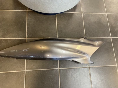 FUNDA LATERAL DERECHA HONDA PCX 150 83550-K96-V00ZC COLOR ES DE UN 2019 Foto 1 de 4