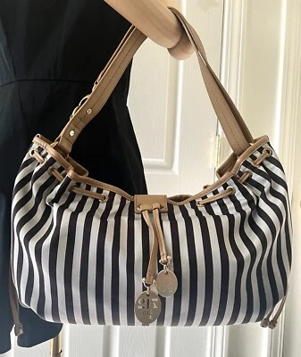 Bolso Hobo Grande de Cuero a Rayas con Espejo Compacto HENRI BENDEL Signature Foto 1 de 4