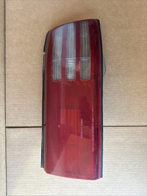 TOYOTA SUPRA 1989-1992 MONTAJE LUZ TRASERA DERECHA PASAJEROS OEM Foto 1 de 4