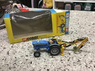 Corgi 72 Ford 5000 Super Major Tractor w Trenching Bucket, Figure Diecast & Box - Image 1 of 4