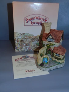 David Winter Cottages ST. ANNE'S WELL British Traditions w/BOX & COA 1989 - Picture 1 of 6