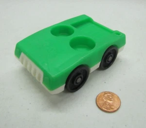 Vehículo de coche Fisher Price Little People de colección verde y blanco crucero de dos plazas - Imagen 1 de 4
