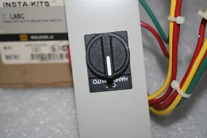 Square D 90761  LA9C Hand Off Auto Selector Switch - Picture 1 of 5