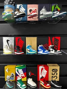 Llaveros para zapatillas (Nuevos) Un llavero cada caja viene con caja - Imagen 1 de 16