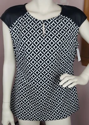 Top New York & Company Gorra Imitación Cuero Manga Mujer Mediano Negro Blanco Estampado  Foto 1 de 4