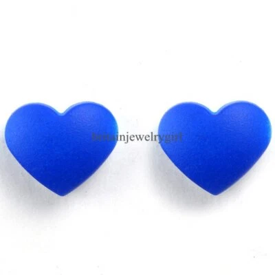 Pendientes magnéticos con forma de corazón fluorescentes no perforantes para hombres y mujeres 2 un. Foto 1 de 4