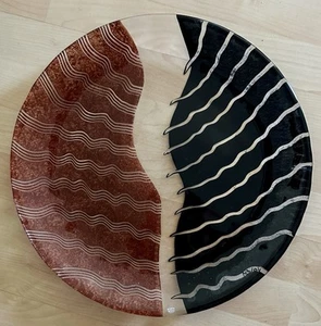 PLATO DE VIDRIO KOSTA BODA SWEDEN TONGA LG firmado MONICA BACKSTROM negro marrón - Imagen 1 de 8