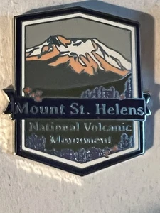 New Old Stock Anstecknadel / Hutnadel ~ Mount St Helens National Volcanic Monument - Bild 1 von 2