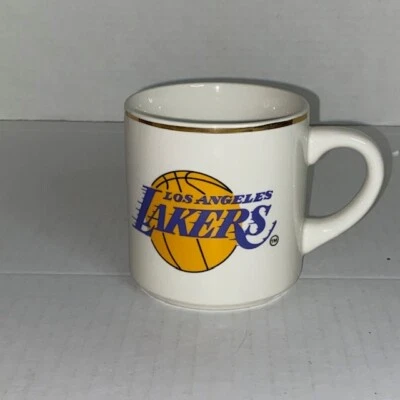 Taza de café Lakers 1984-85 campeón del mundo de la NBA borde dorado Foto 1 de 4