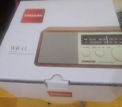 radio "SANGEAN" IN WOODEN CABINET WITH EXTERNAL FM ANTENNA — 第 1/4 张图片