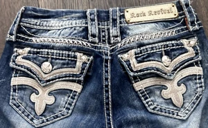 Wunderschöne Rock Revival ESSIE Damen-Stiefeljeans Ledereinsätze Pattentaschen 26 x 33 - Bild 1 von 14