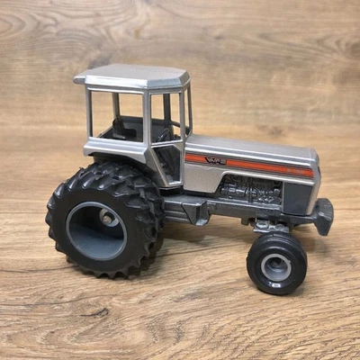 Tractor a Escala Modelos Blanco WFE 2-135 1/32 Primera Edición Navidad 1986 Foto 1 de 4