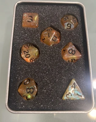 SET Dados de ROL Ambar purpurina Dungeons & Dragons Adventurer - Imagen 1 de 3