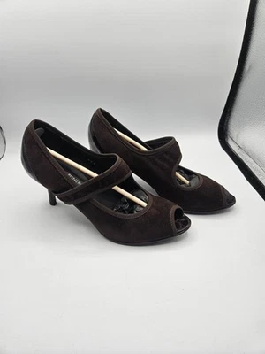 Hermosos tacones de gamuza Expresso de alta costura barroca Donald J Pliner talla 8,5 Foto 1 de 4