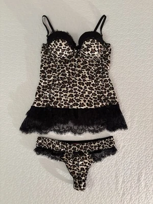 Bustiê push-up acolchoado sexy estampa animal novo sem etiquetas com tanga combinando - Médio - Imagem 1 de 4