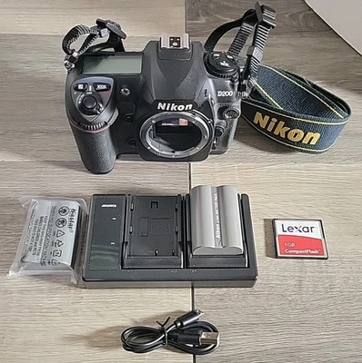 Nikon D200 DSLR Cuerpo con Tarjeta CF 1GB, 2 Baterías, Cargador Foto 1 de 4