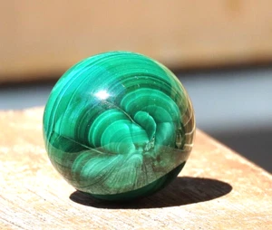 75 gramos grado A alta pulida rara esfera de cristal de malaquita verde 32 mm x 32 mm - Imagen 1 de 8