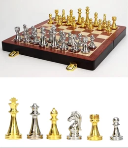 JEU D ECHECS PLATEAU BOIS 29CMS/29CMS PIECES METAL - Picture 1 of 3